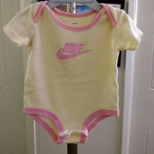 Nike Baby Girl Short Sleeve Bodysuit